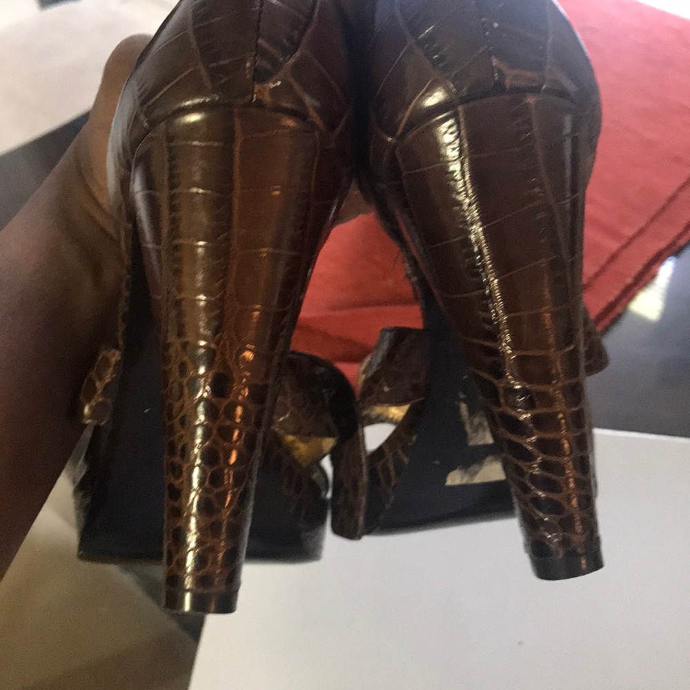 Shoes - Picture 3 of 4